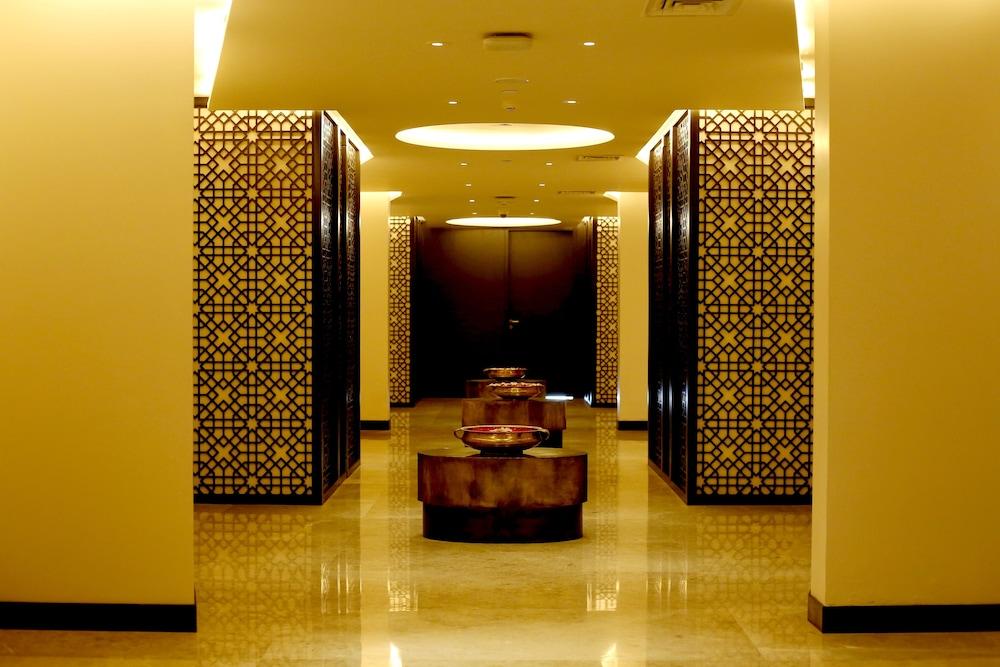Radisson Blu Coimbatore Exteriör bild Interior of the hotel