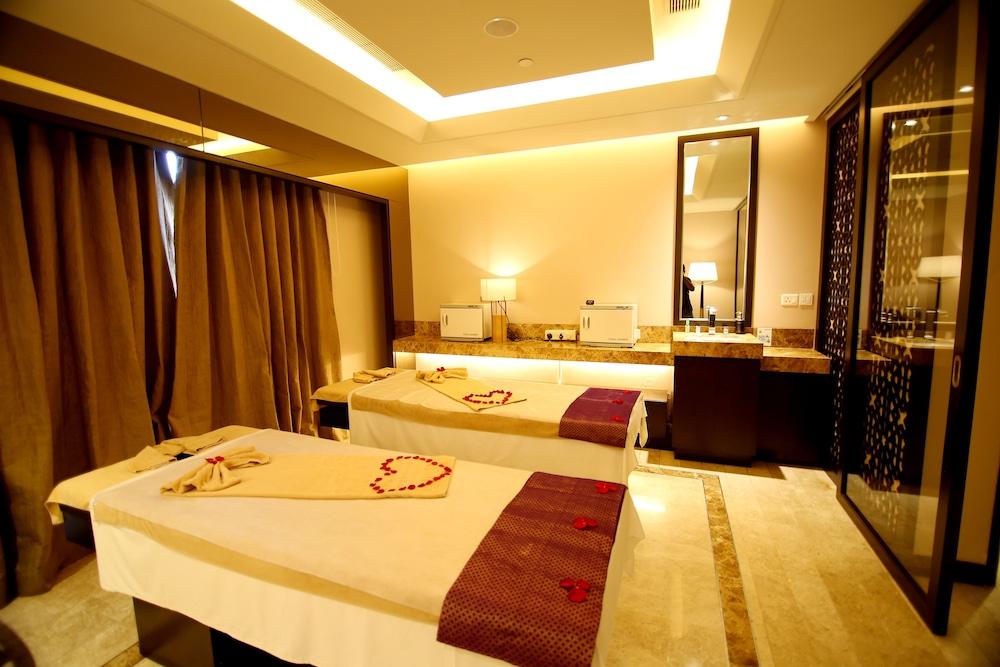 Radisson Blu Coimbatore Exteriör bild A spa at the Taj Mahal Palace, Mumbai, India