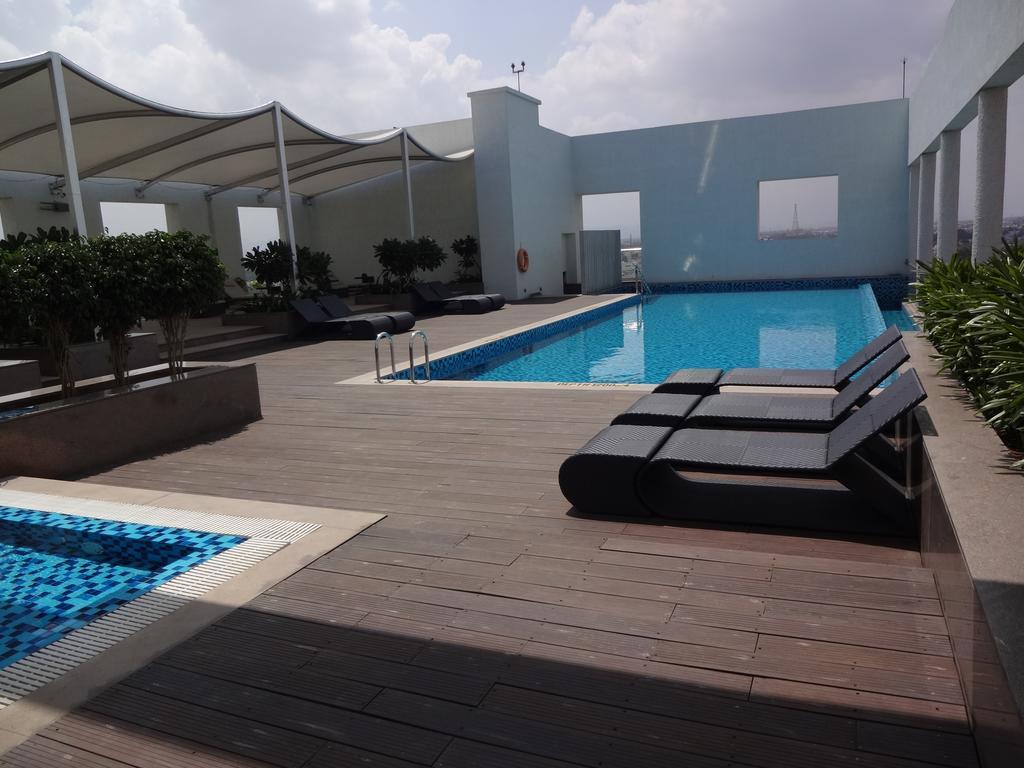 Radisson Blu Coimbatore Exteriör bild Rooftop pool at the hotel