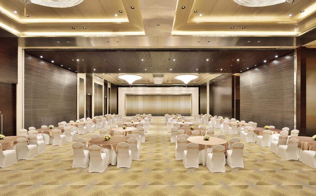 Radisson Blu Coimbatore Exteriör bild The Grand Ballroom