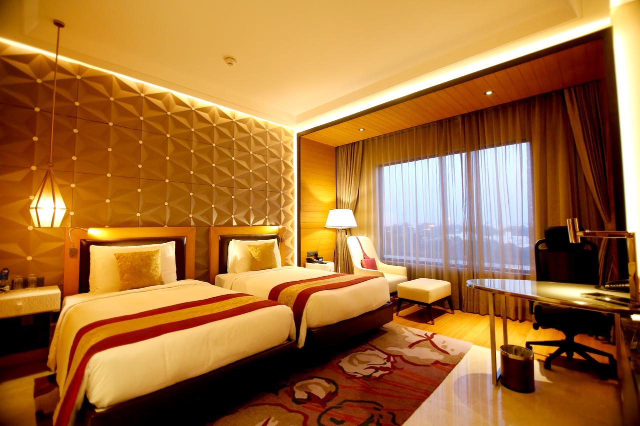 Radisson Blu Coimbatore Exteriör bild A room at the hotel
