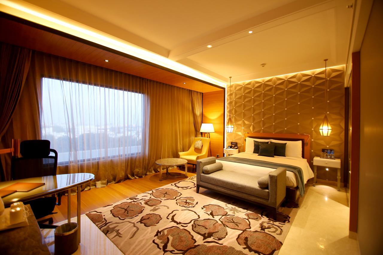 Radisson Blu Coimbatore Exteriör bild A suite at the hotel
