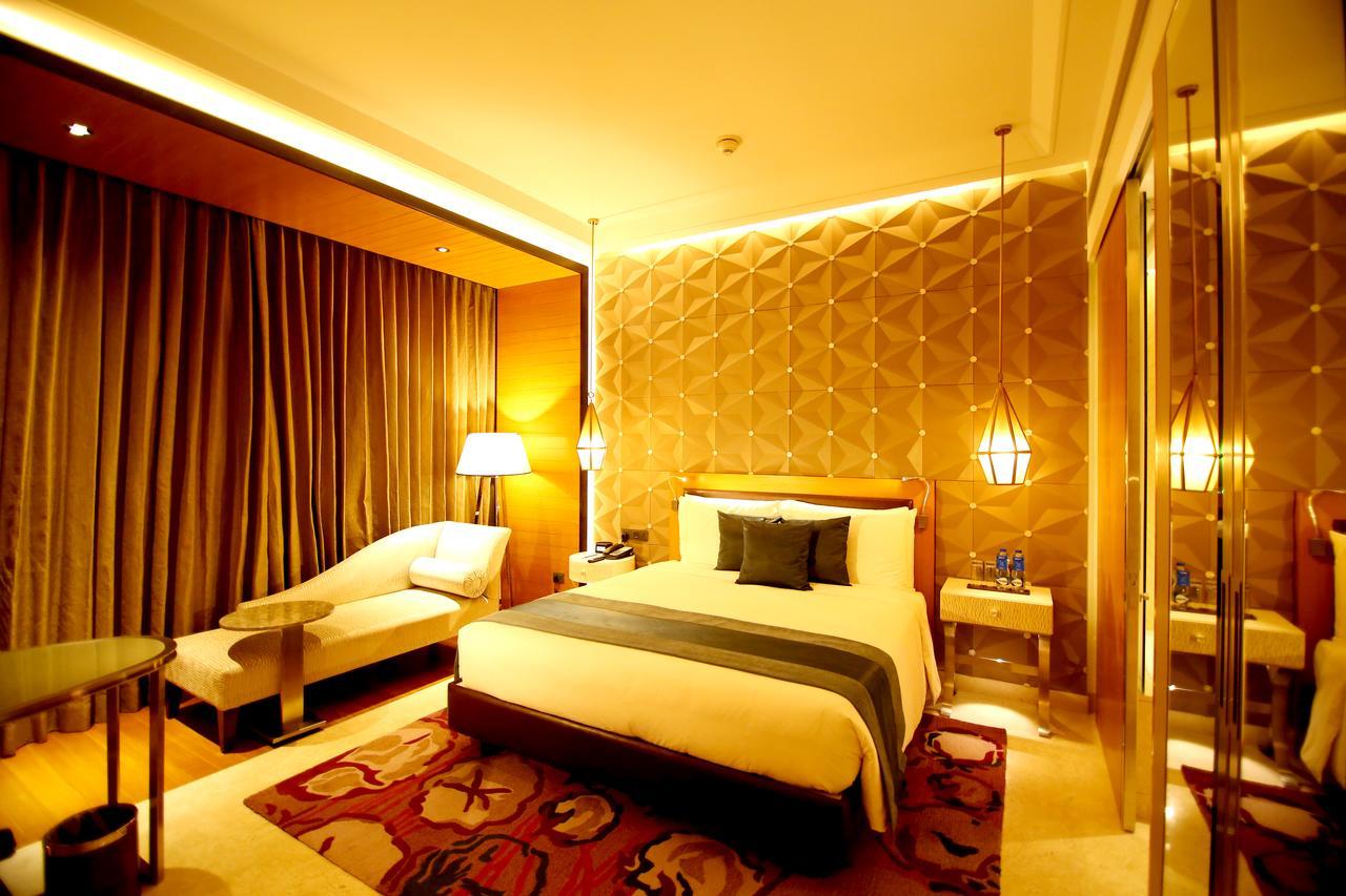 Radisson Blu Coimbatore Exteriör bild A suite at the hotel