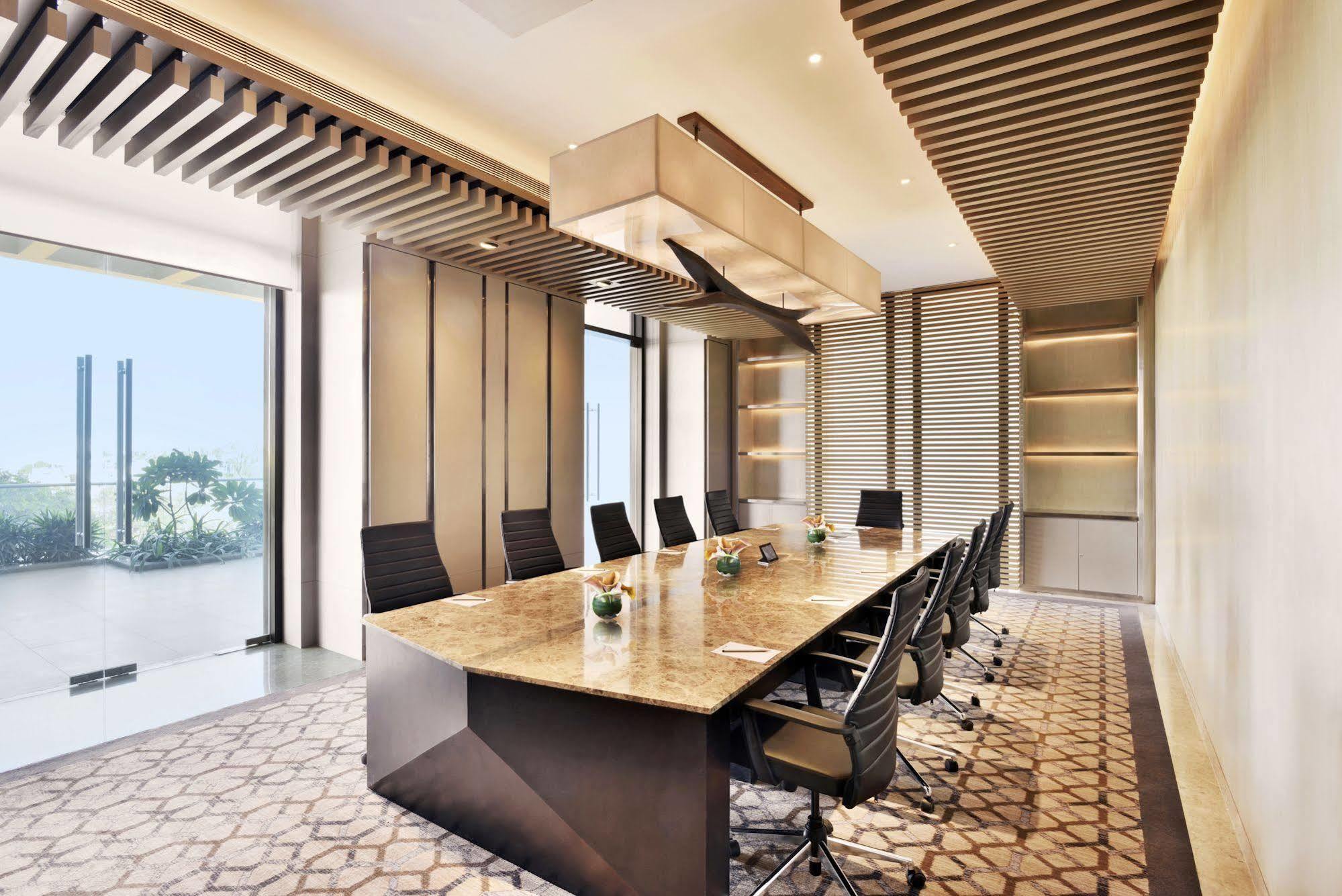 Radisson Blu Coimbatore Exteriör bild Boardroom at the hotel
