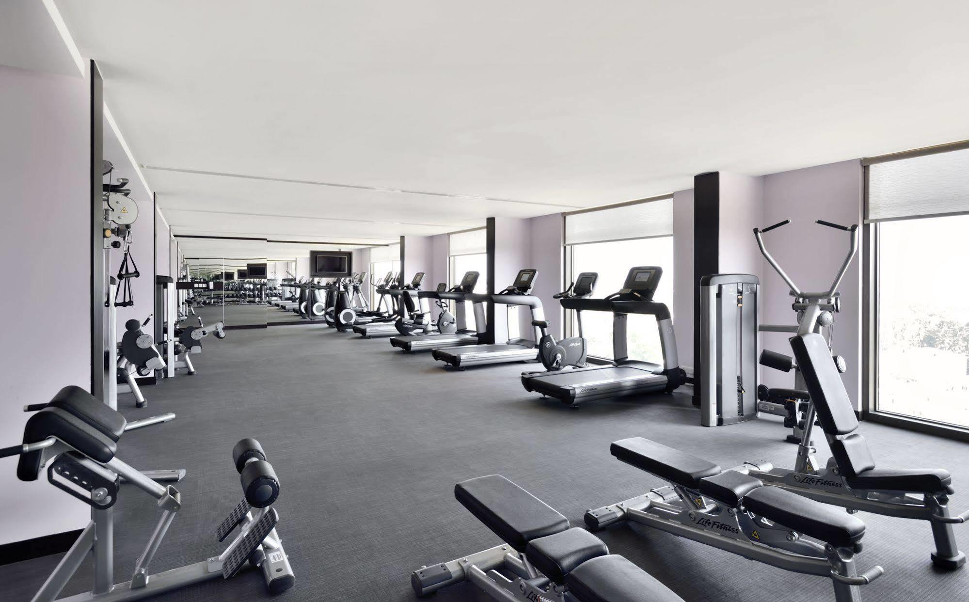 Radisson Blu Coimbatore Exteriör bild The gym at the hotel